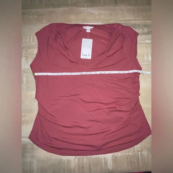 Athleta Outbound V-Neck Rose T-Shirt 1X NWT - Picture 9 of 11